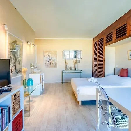 Appartement Le Port L Unique Location L Shellter-rentals Saint-Tropez